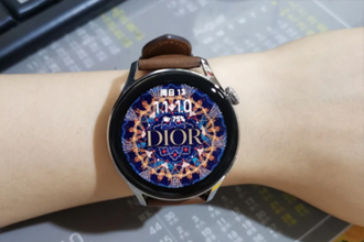 手机怎么给watch3充电？华为watch3充电方式