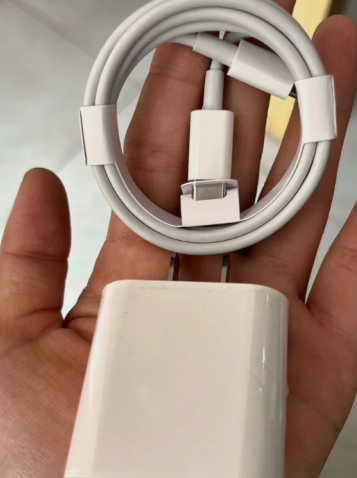 苹果15充电口和安卓通用吗？苹果15安卓充电器线可以充电吗？
